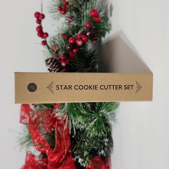 Santa Barbara Design Studio 6pc Stacked Star Cookie Christmas Tree Cutter Set - Picture 2 of 7